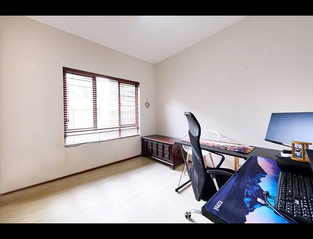 2 BEDROOM APARTMENT TO LET IN SUNNINGHILL